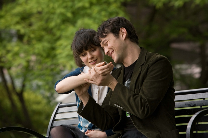 Summer Finn and Tom Hansen sitting on a bench