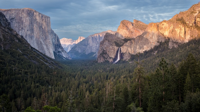Yosemite Valley with El Capitan and Bridalveil Fall