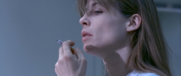 Sarah Connor smoking