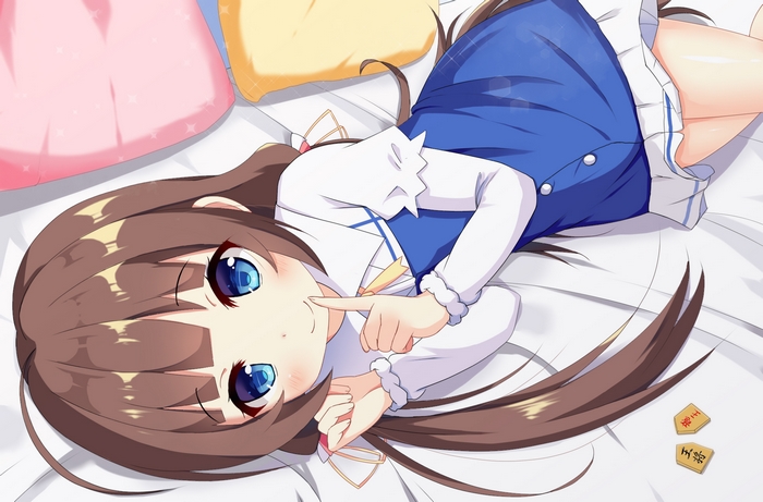 Ai Hinatsuru lying on a bed
