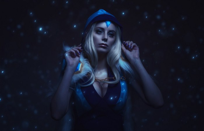 Crystal Maiden from DotA 2