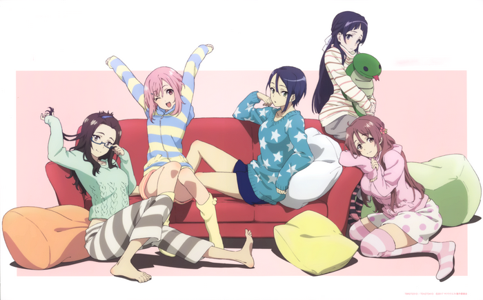 Yoshino Koharu and friends in pajamas