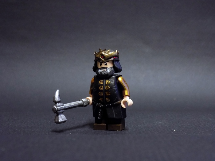 Robert Baratheon Lego minifigure with hammer