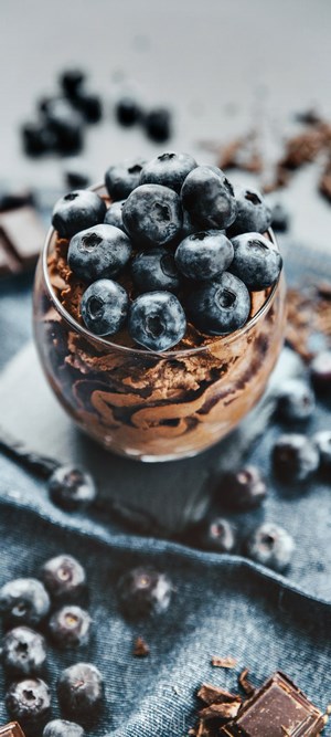 Chocolate mousse with blueberries and chocolate pieces