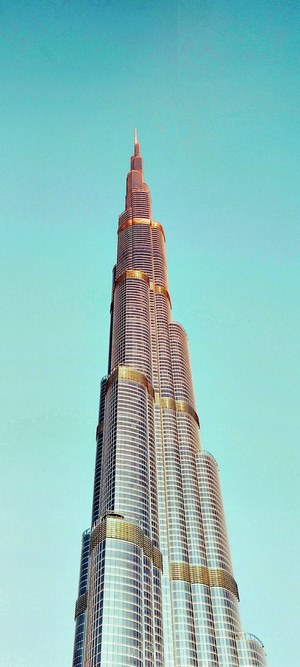Burj Khalifa skyscraper against a clear sky