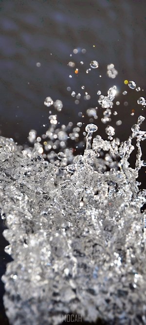 Water splashing and bubbling with light reflections