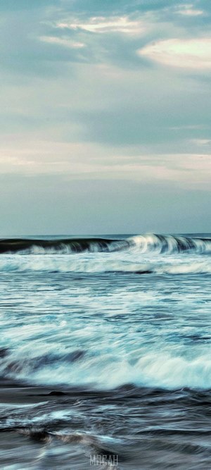 Ocean waves crashing on the shore
