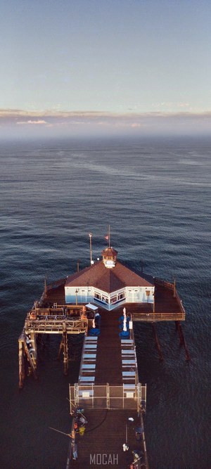 Pier with a building over the ocean