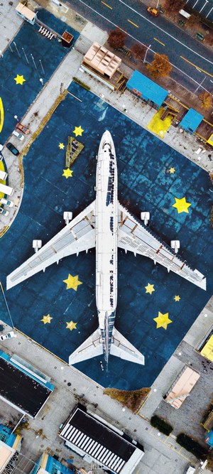 Airplane on a dark blue surface with yellow stars