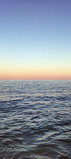 Ocean horizon at sunset with OnePlus 7T screensaver