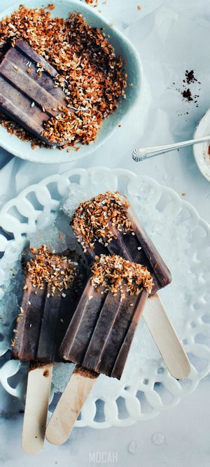 Chocolate popsicles with toasted coconut