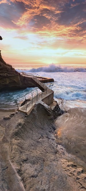 Scenic Beach Sunset with Ocean Waves
