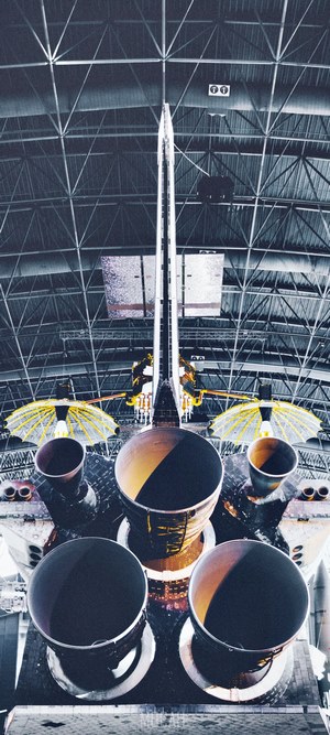 Space Shuttle main engines and structure