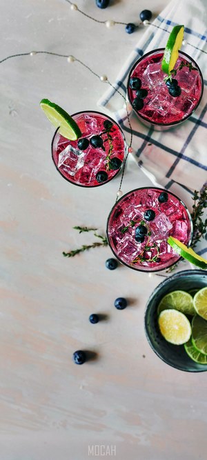 Fruity drinks with blueberries and lime