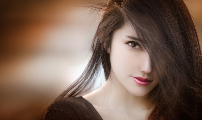 Woman with long brown hair and brown eyes