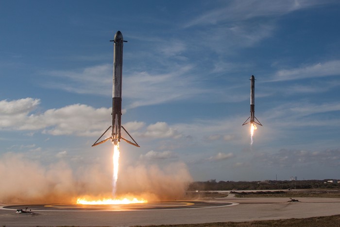 SpaceX Falcon 9 Rockets Landing