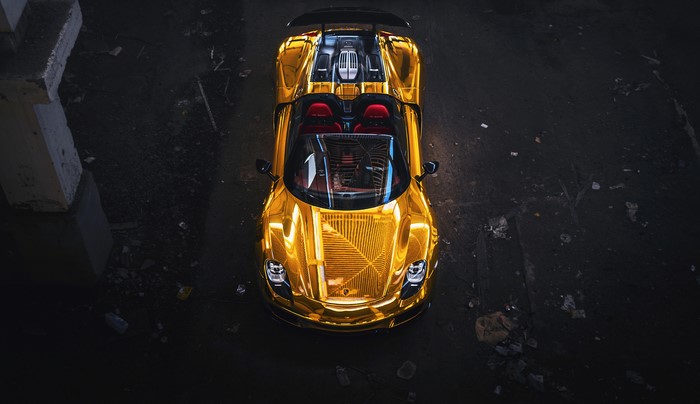 Gold Porsche 918 Spyder supercar