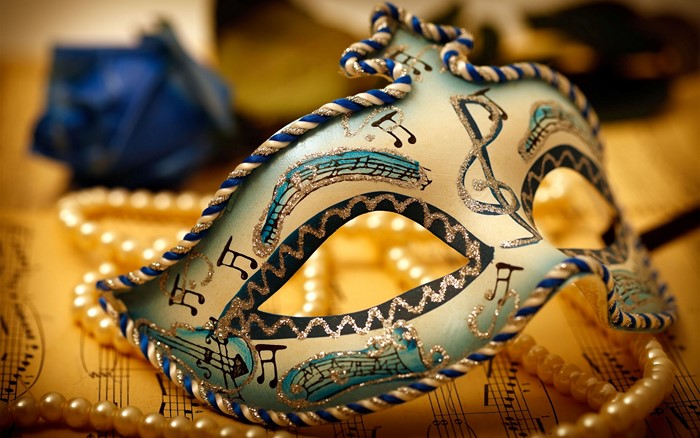 Masquerade mask with musical notes and pearls