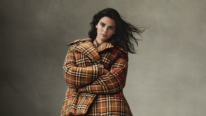 Kendall Jenner in Burberry 4K