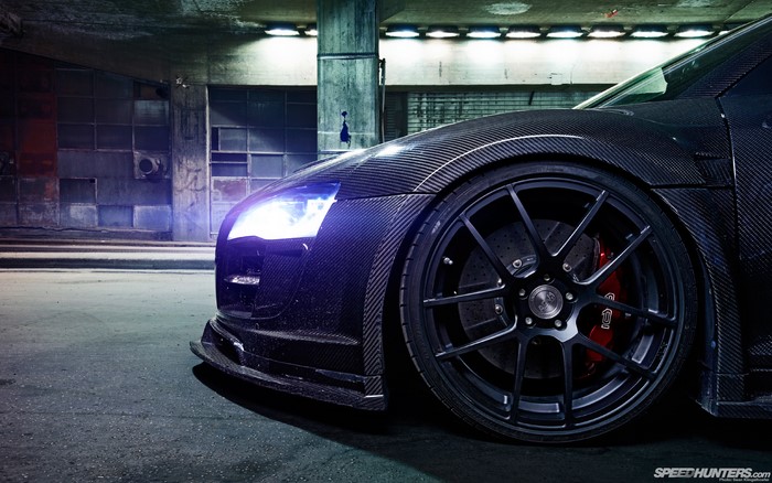 Carbon fiber Audi R8 with custom wheels