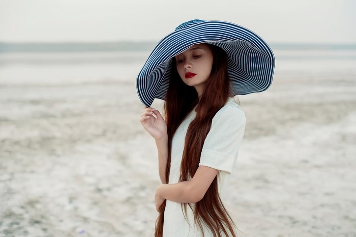 Woman in a wide-brimmed hat on a beach