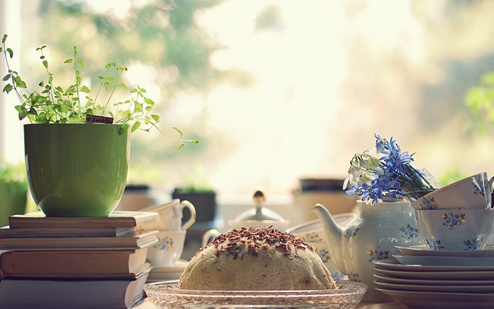 Still life with cake and flowers