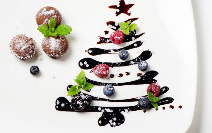 Chocolate cupcakes and berries arranged as a Christmas tree