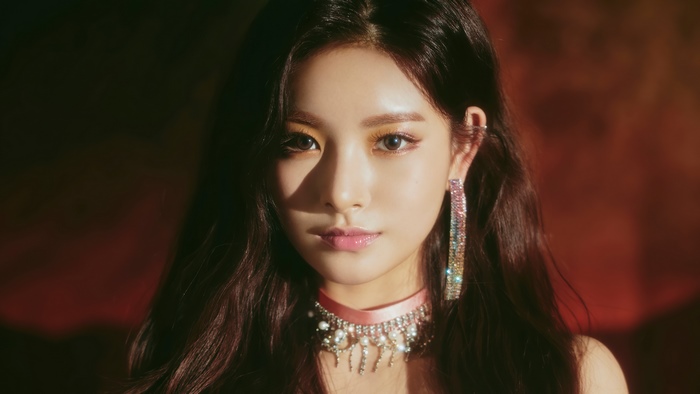 Yiren from EVERGLOW, Reminiscence, 4K
