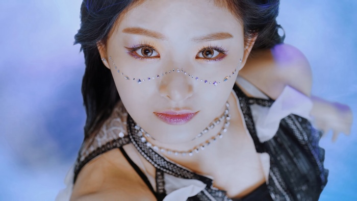 Yiren from EVERGLOW in DUN DUN 4K