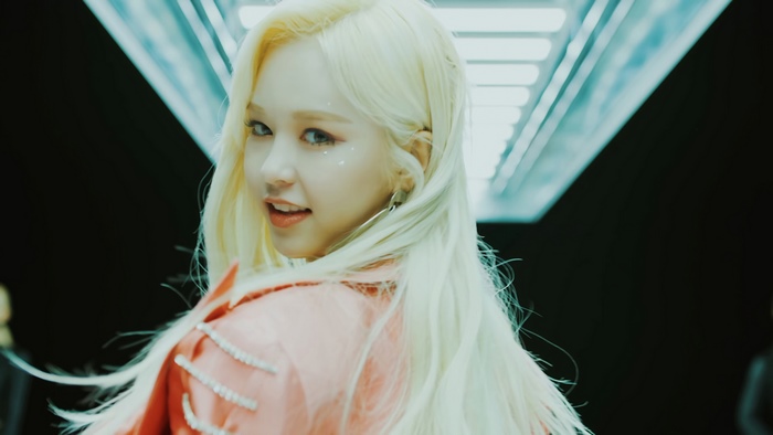 E:U from EVERGLOW in DUN DUN 4K
