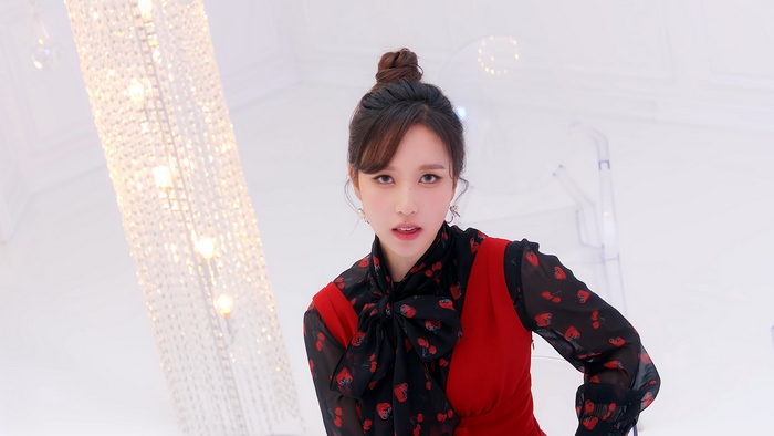 Mina, TWICE, Fake and True, 4K