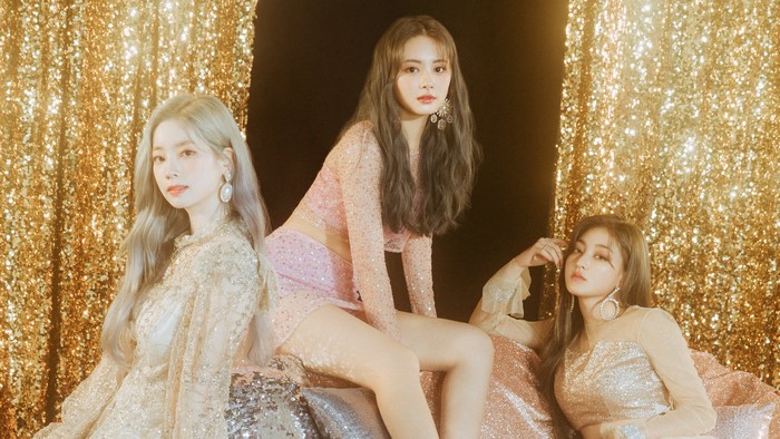 TWICE members Dahyun, Tzuyu, and Jihyo from Feel Special 4K