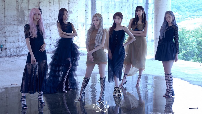 EVERGLOW members in dark dresses