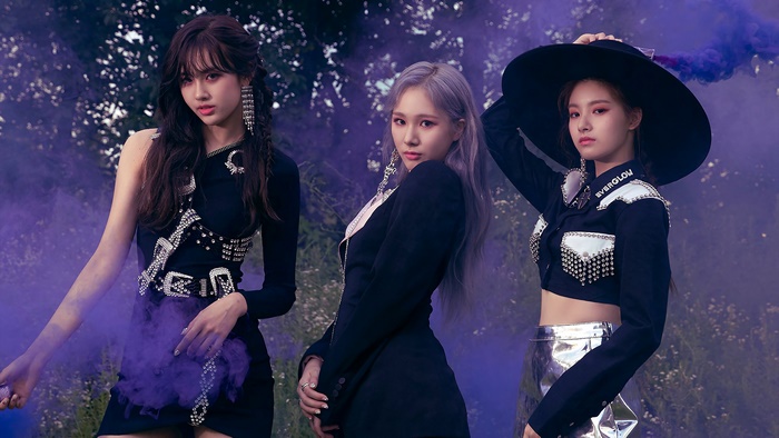EVERGLOW Aisha, Mia, and Yiren in 4K