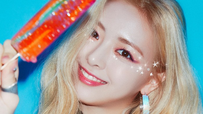 Yuna from ITZY holding a popsicle