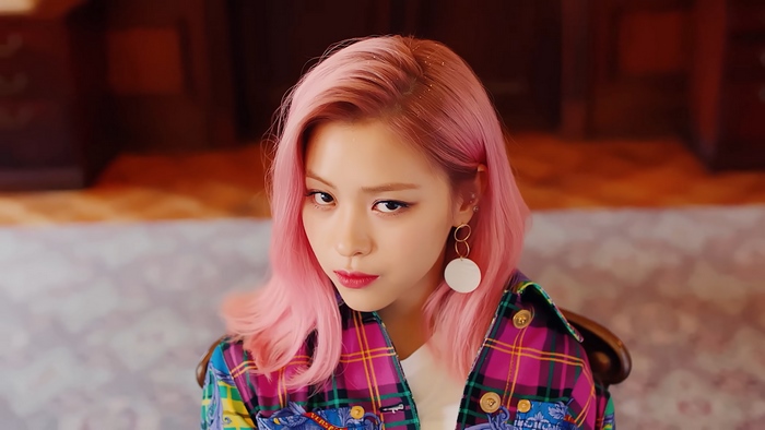 Ryujin from ITZY with Pink Hair
