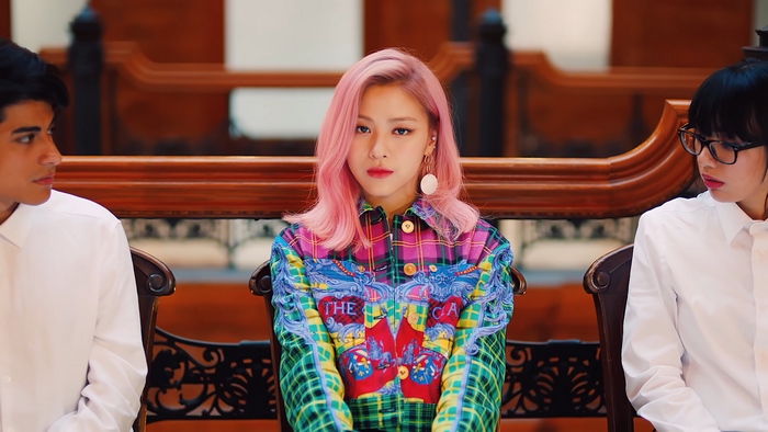 Ryujin from ITZY with Pink Hair in ICY 4K