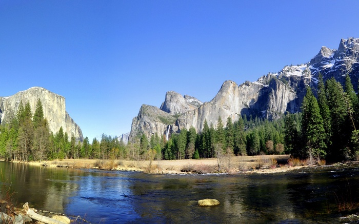 Yosemite Valley with Merced River and Mountains
