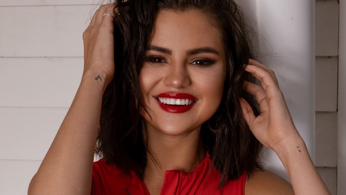 Selena Gomez smiling