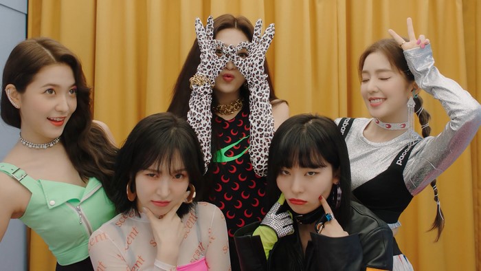 Red Velvet members Yeri, Joy, Irene, Wendy, and Seulgi in Zimzalabim