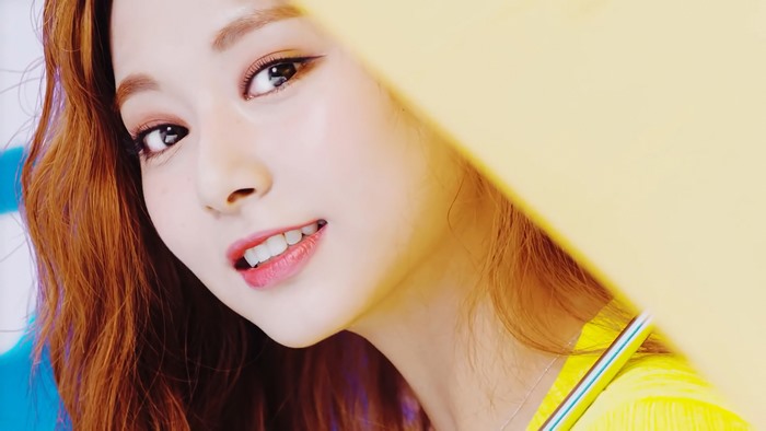 Tzuyu from TWICE in Happy Happy 4K