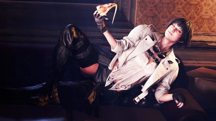 Lady from Devil May Cry eating pizza on a couch