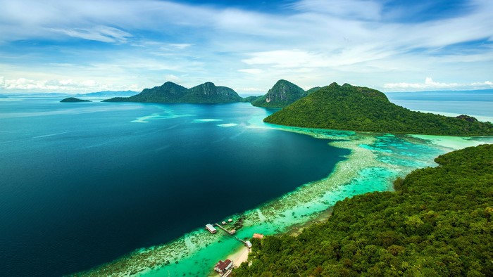 Tropical Islands and Turquoise Waters in 4K