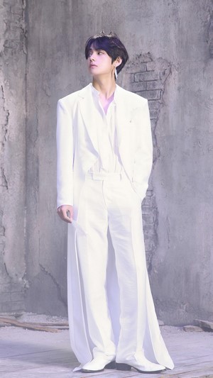 V from BTS in Map of the Soul 7 photo