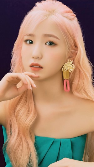 Hitomi from IZ*ONE with Pink Hair