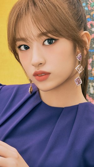 Yujin from IZ*ONE in 4K