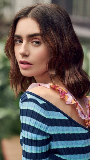 Lily Collins 4K