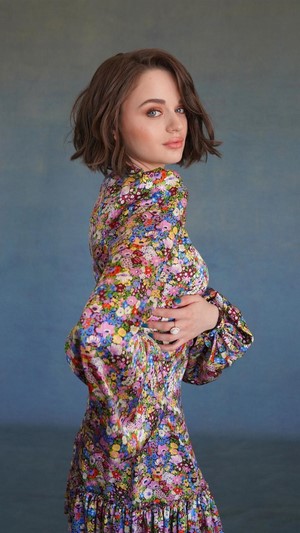 Joey King in floral dress photoshoot 4K