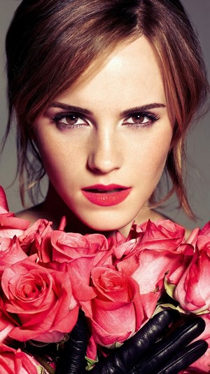 Emma Watson with Roses 4K