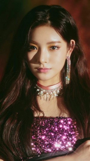 Yiren from EVERGLOW